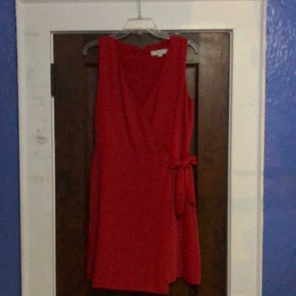 Sleeveless dress.